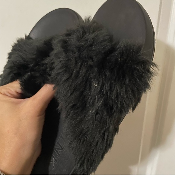 Victoria’s Secret PINK Black Fur Slip On Slides Sandals - Picture 3 of 5